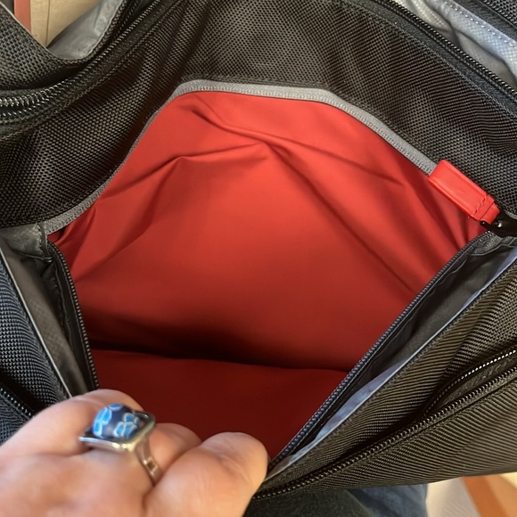 Tumi Alpha 2 Messanger Style Expandable Laptop Bag - Picture 14 of 16